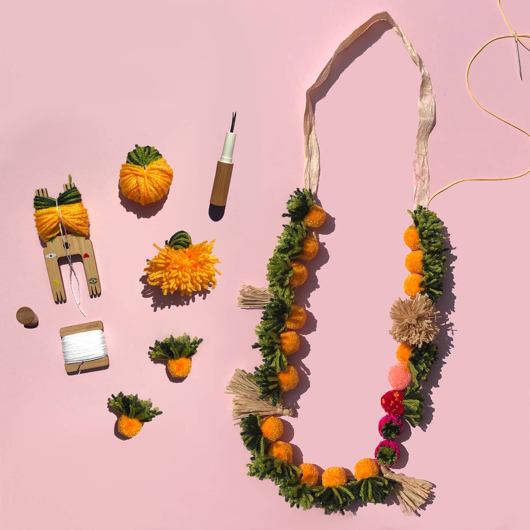 5 - IN - 1 Pom - Pom Maker: Robot Luck - DIGS