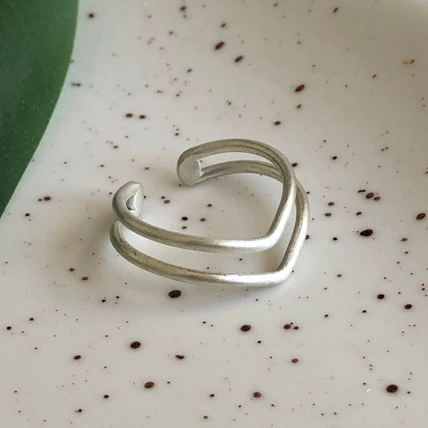 Double V Ring: Silver