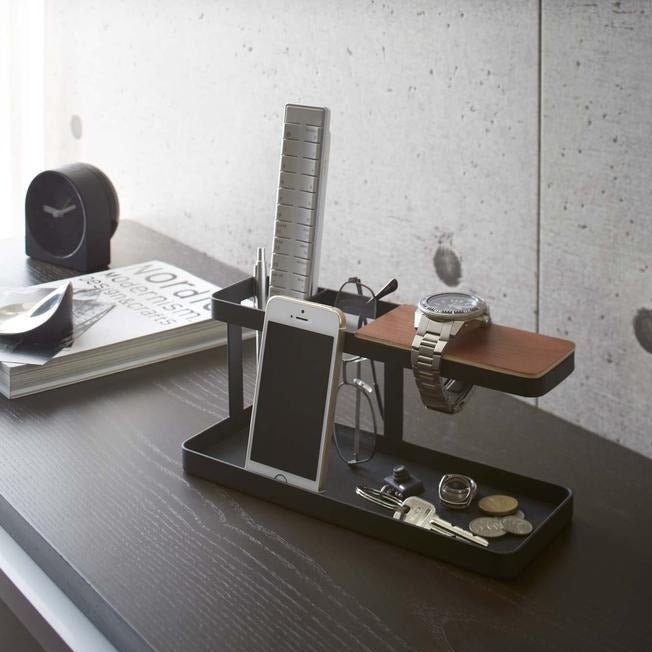 Yamazaki Tower Desk Bar, Black in use - DIGS