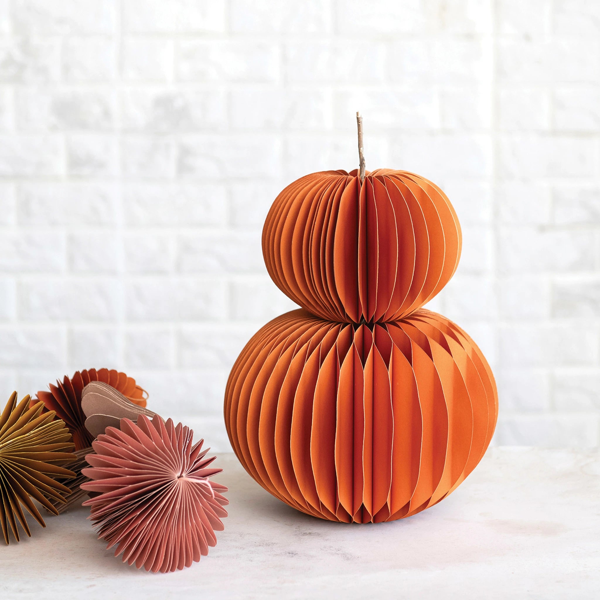 Honeycomb Paper Folding Pumpkin