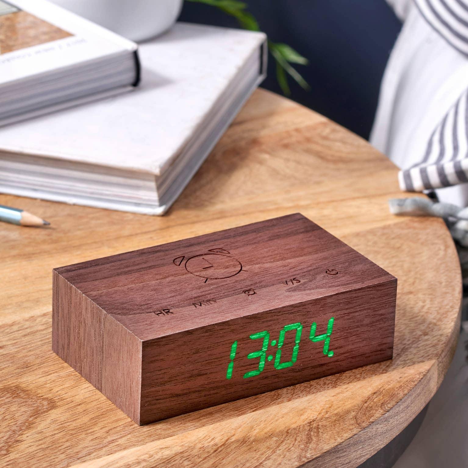 Flip Click Clock: Walnut - DIGS