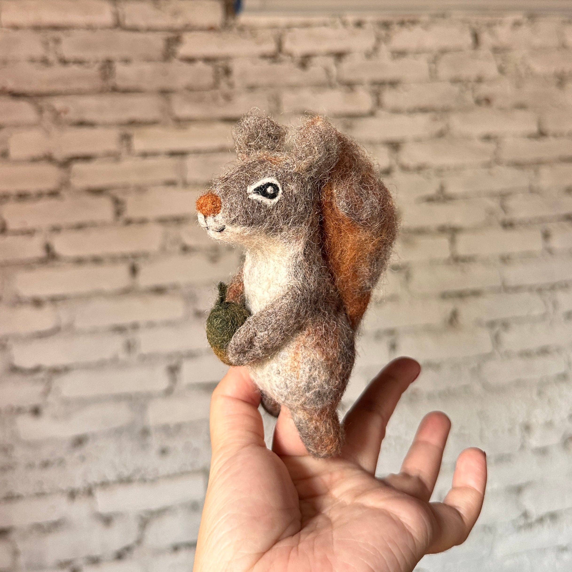 Grey Squirrel Finger Puppet - DIGS