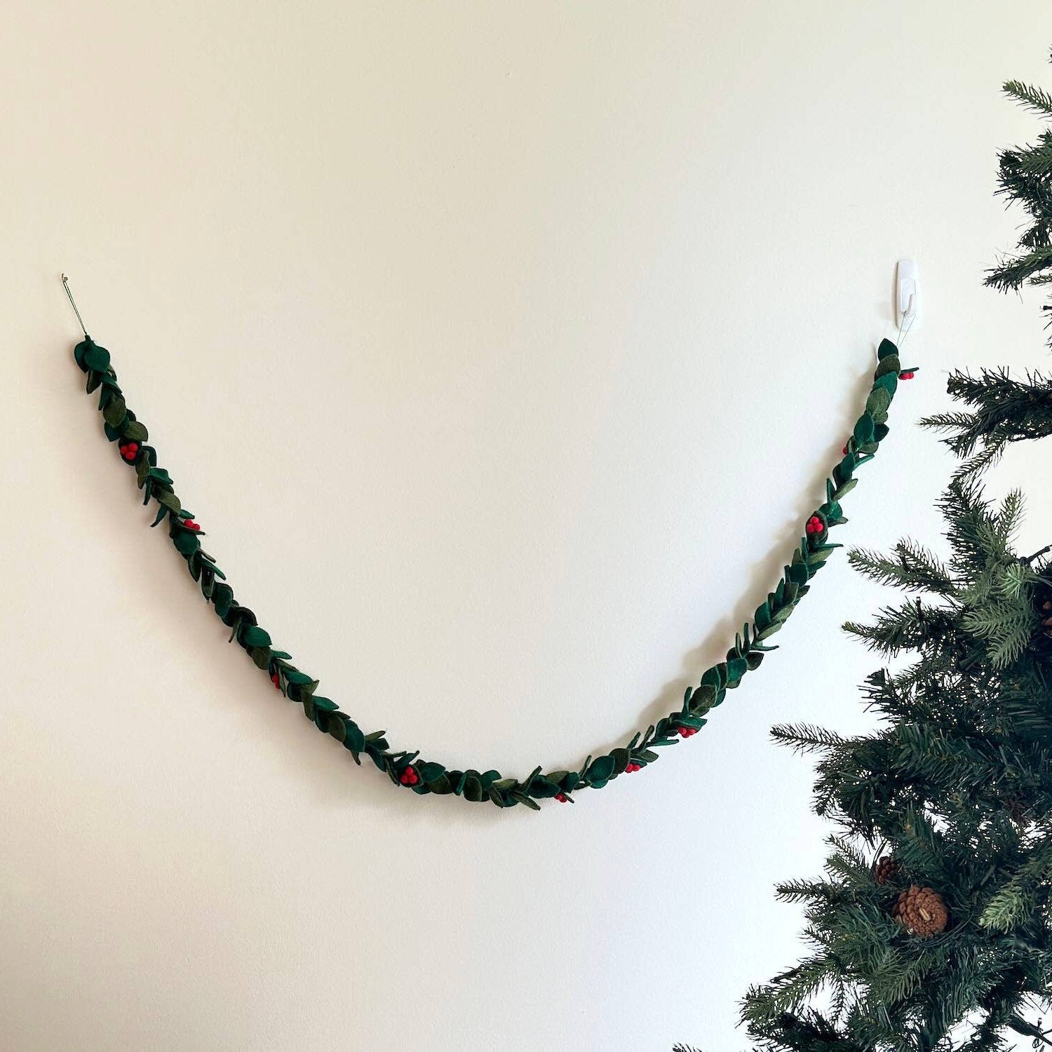 Holly & Berries Garland - DIGS