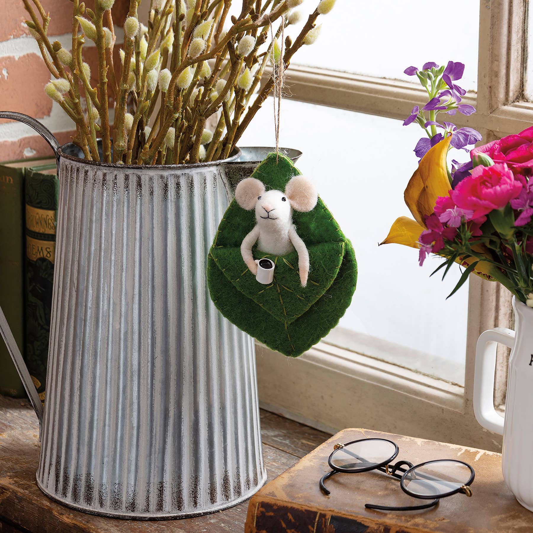 Mouse In Leaf Ornament - DIGS