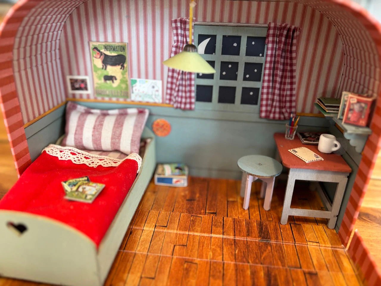 Mouse Mansion To Go: Bedroom - DIGS