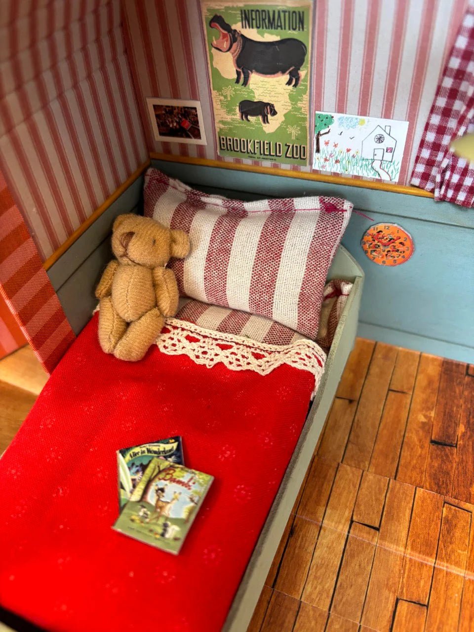 Mouse Mansion To Go: Bedroom - DIGS