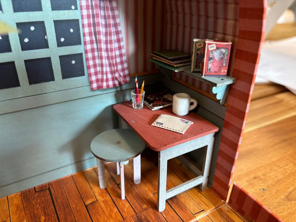 Mouse Mansion To Go: Bedroom - DIGS