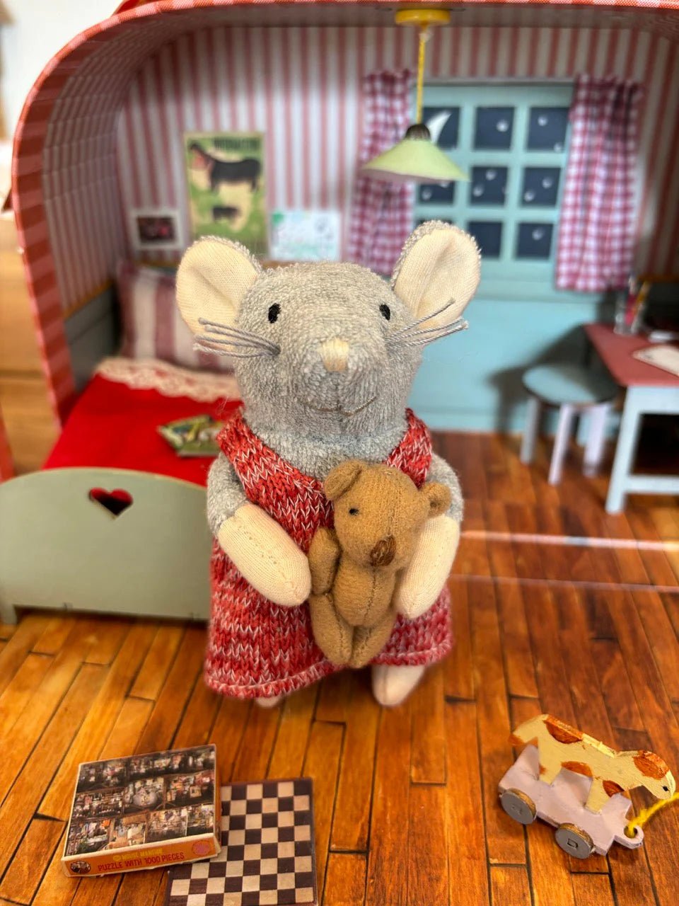 Mouse Mansion To Go: Bedroom - DIGS