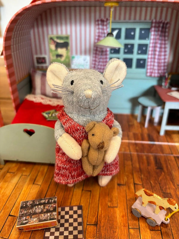 Mouse Mansion To Go: Bedroom - DIGS