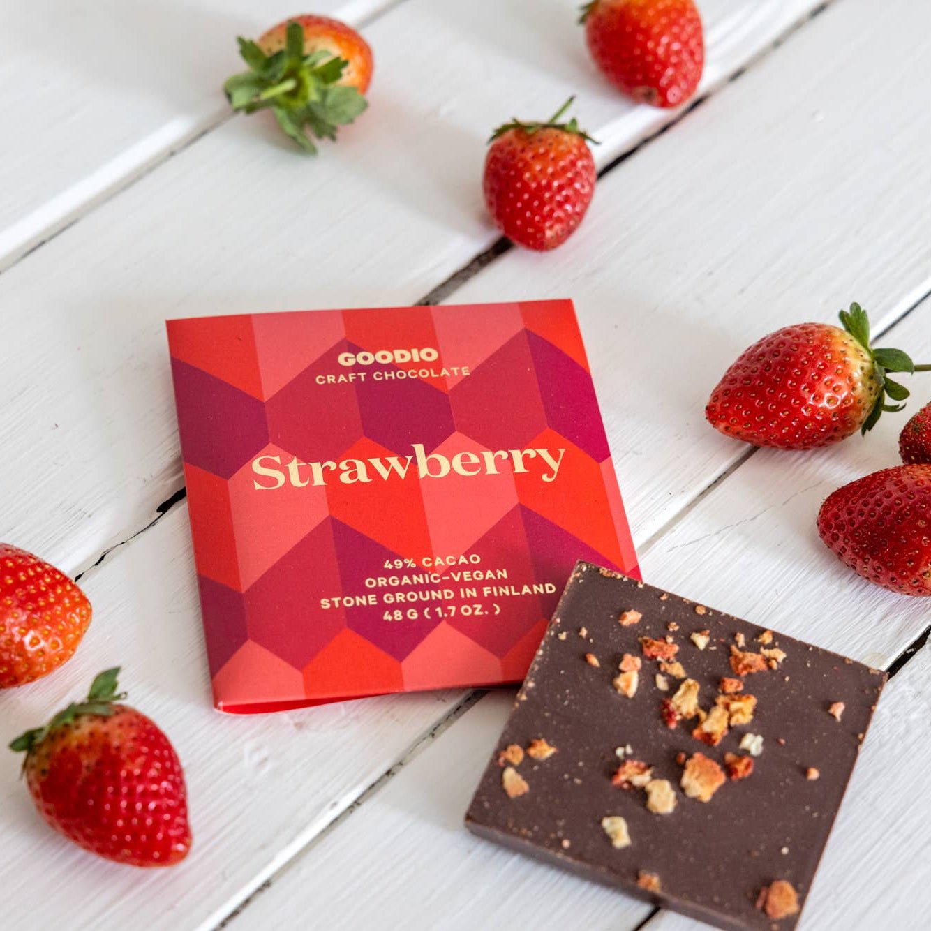 Strawberry 49% Chocolate Bar - DIGS
