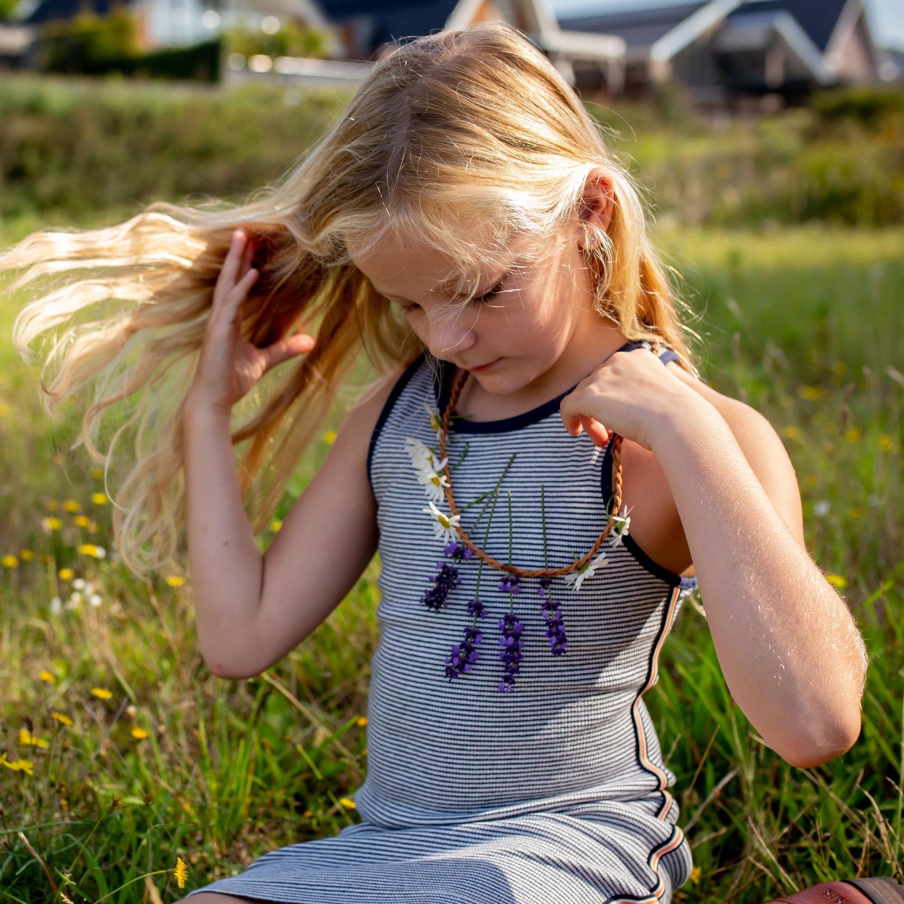 Huckleberry Make Your Own Fresh Flower Necklace - DIGS